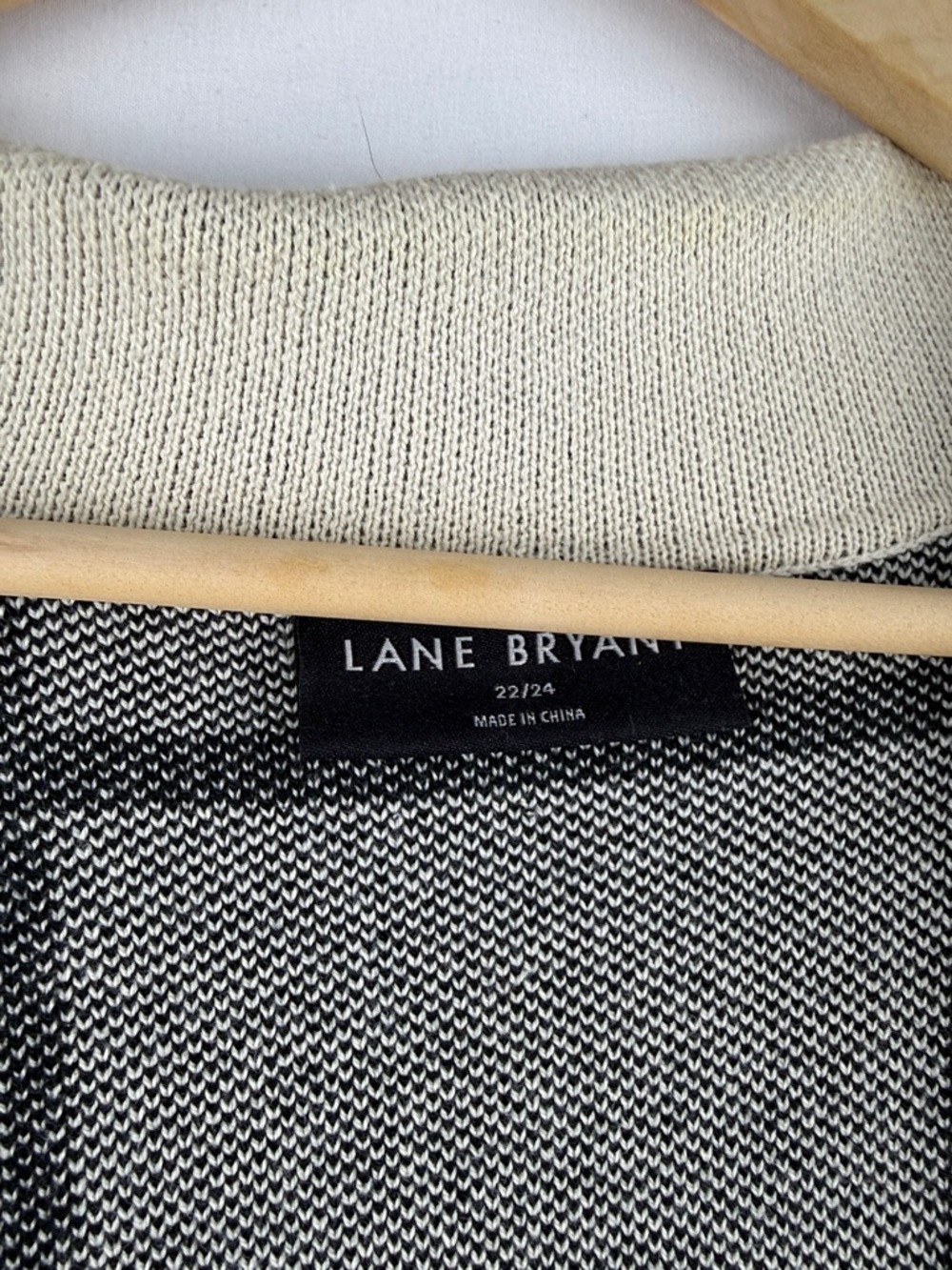 Lane Bryant Cream & Black Striped Heavy Knit Sweater Size 22/24 Like New - Picture 3 of 7